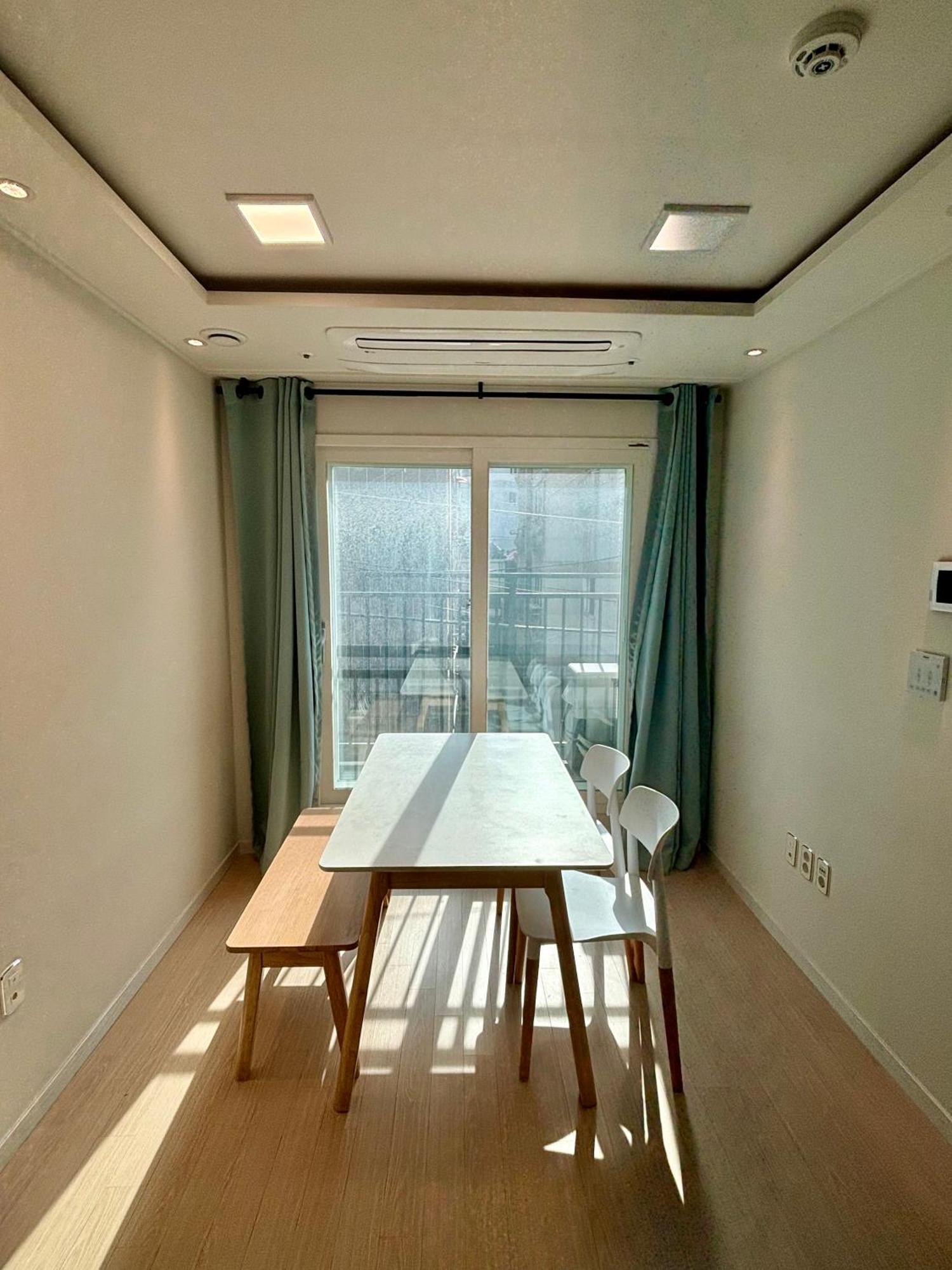 Clean 2 Supersingle Beds House * Seoul