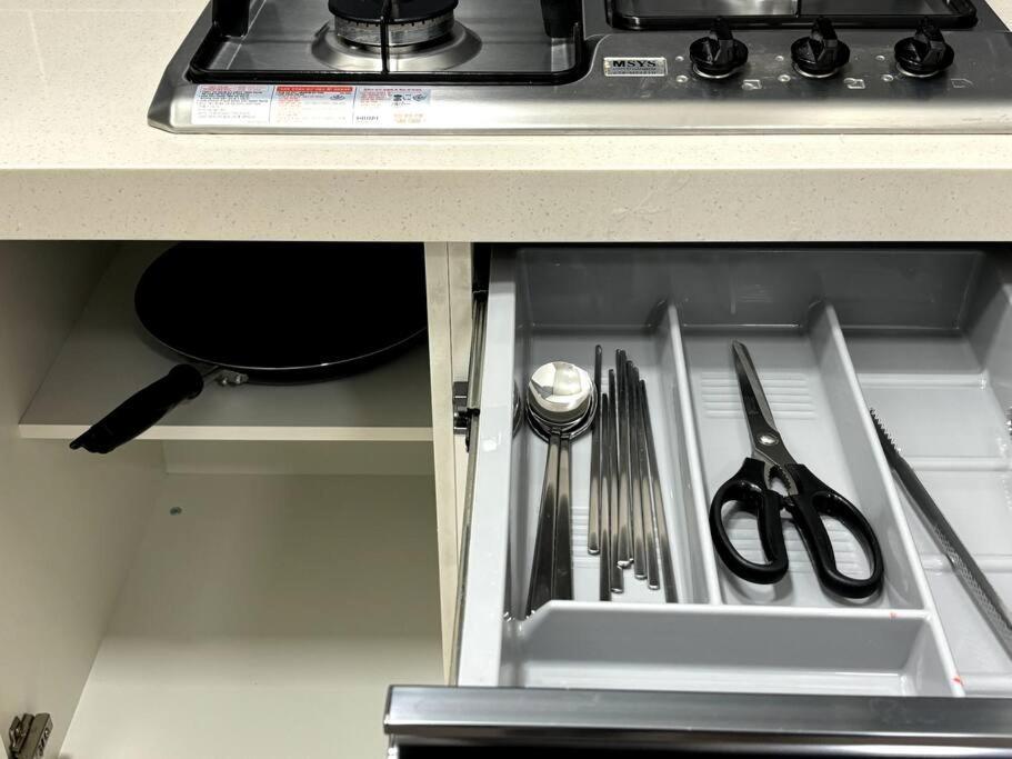 Clean 2 Supersingle Beds House * Seoul